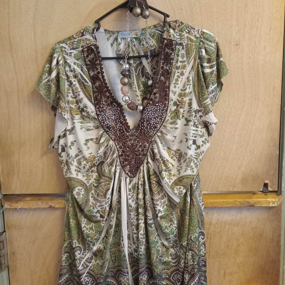 Boho floral tunic with necklace and earrings